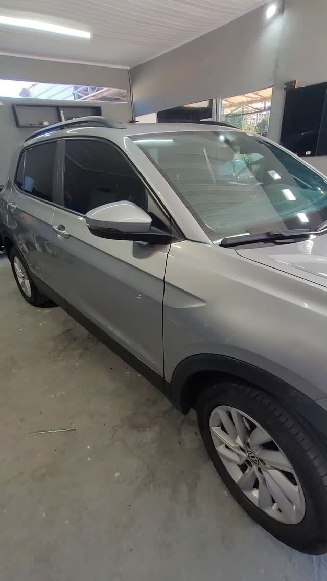 Aplicação profissional de película automotiva na GIU'S FILMS