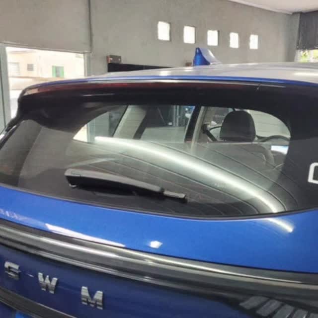 Traseira de carro com película automotiva aplicada