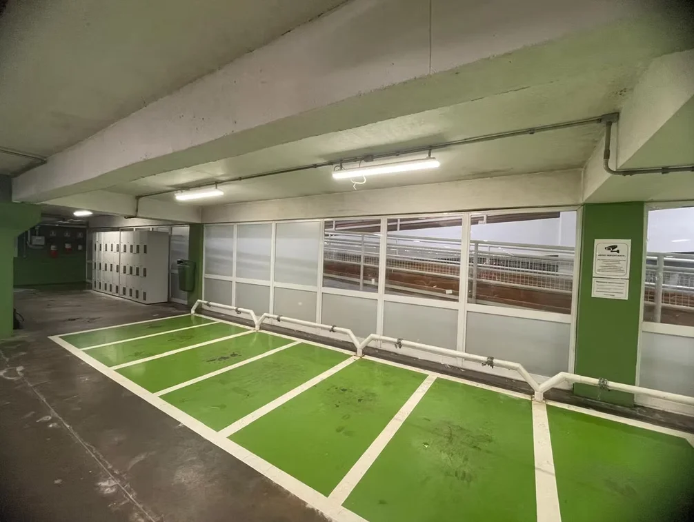 Vidros de estacionamento com película jateada