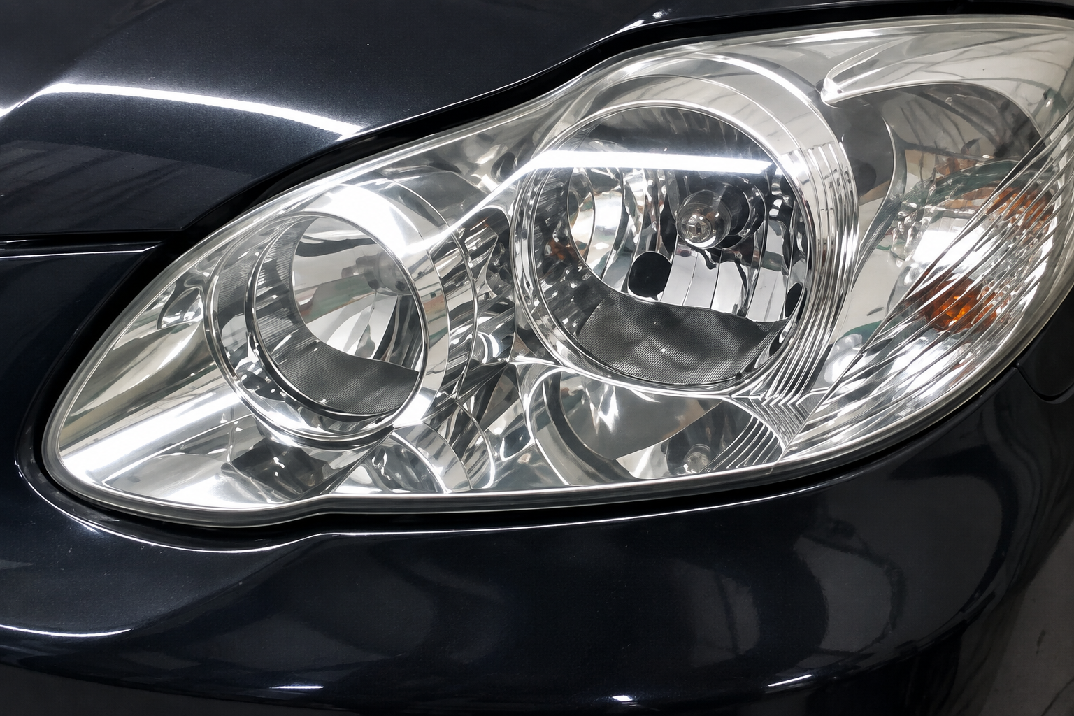 Farol automotivo transparente após a revitalização